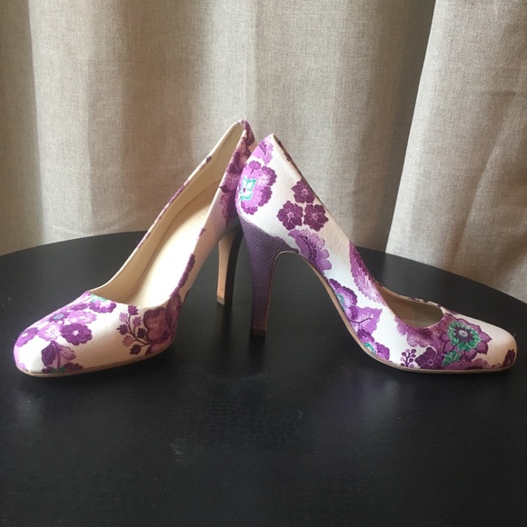 Burberry Shoes - Burberry floral pump w/croc heel
